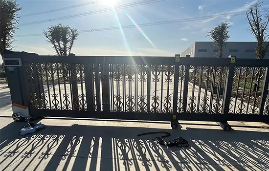 Aluminum-flower-telescopic-gate-Atuomatic-telescopic-sliding-gate-QiGong.webp