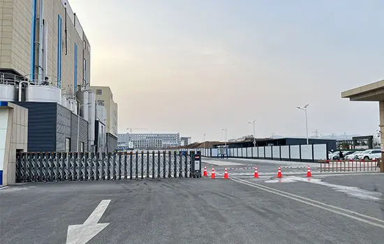 Automatic-retractable-gate-Retractable-metal-gate-QiGong-QG-L1700.webp