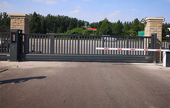 LPR-Sliding-gate-sliding-aluinum-driveway-gate-QiGong.webp