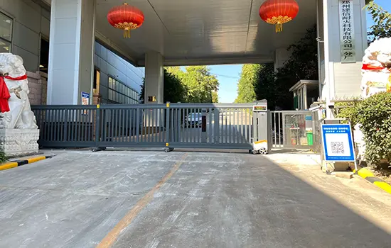 LPR-Telescopic-Sliding-Gate-Example-Video-QiGong-1.webp