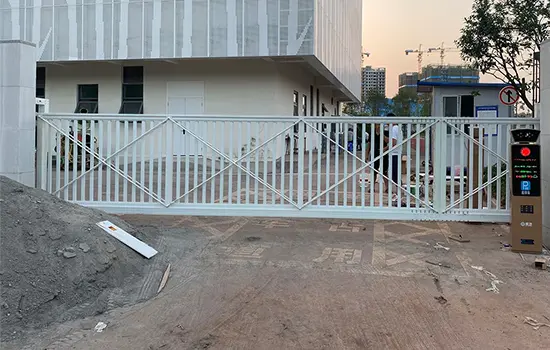 customizable-color-cantilever-sliding-gate-sliding-gates-QiGong.webp