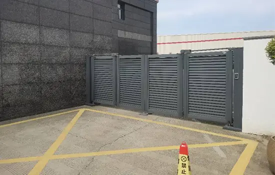 Automatic-folding-gate-system-Aluminium-folding-gate-QiGong.webp