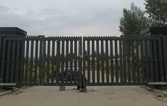 Bifolding-automatic-gate-Electric-folding-driveway-gate-QiGong.webp