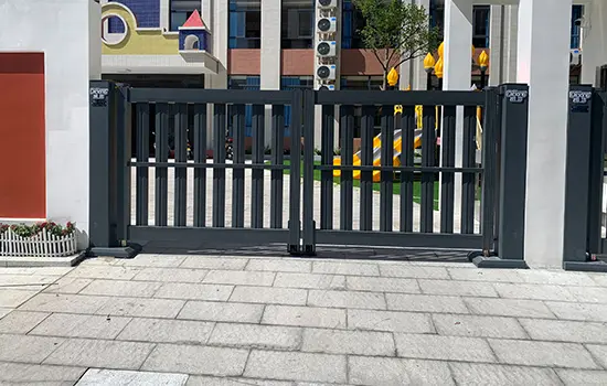 Electric-folding-driveway-gate-Swing-folding-gate-QiGong.webp